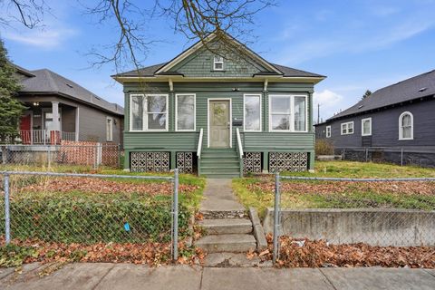 Photo of 1011 E Augusta Ave, Spokane, WA 99207 (MLS # 202616854)