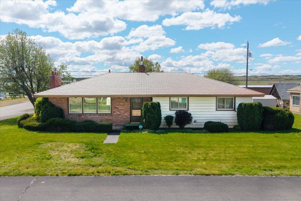 Photo of 605 W 4th St, Sprague, WA 99032 (MLS # 202616202)
