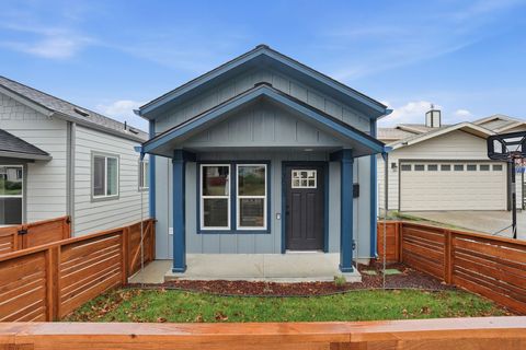 Photo of 3613 E 8th Ave, Spokane, WA 99202 (MLS # 202527605)