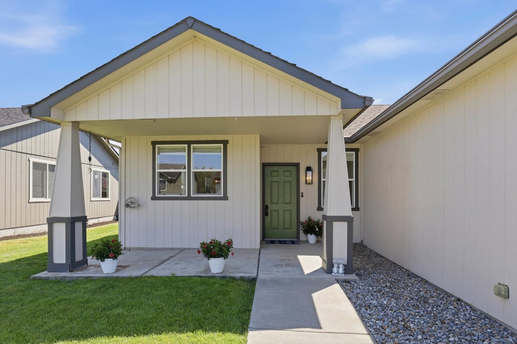 Photo of 17608 E 2nd Ln, Spokane Valley, WA 99016 (MLS # 202621580)