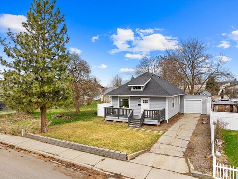 Photo of 3817 E 28th Ave, Spokane, WA 99223 (MLS # 202613857)