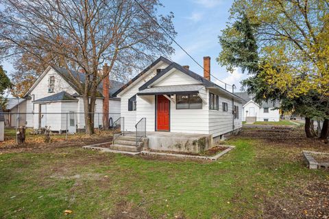 Photo of 426 E Olympic Ave, Spokane, WA 99207 (MLS # 202526575)