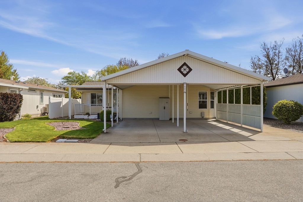 Photo of 1604 N Hodges Ln, Spokane Valley, WA 99016 (MLS # 202616466)