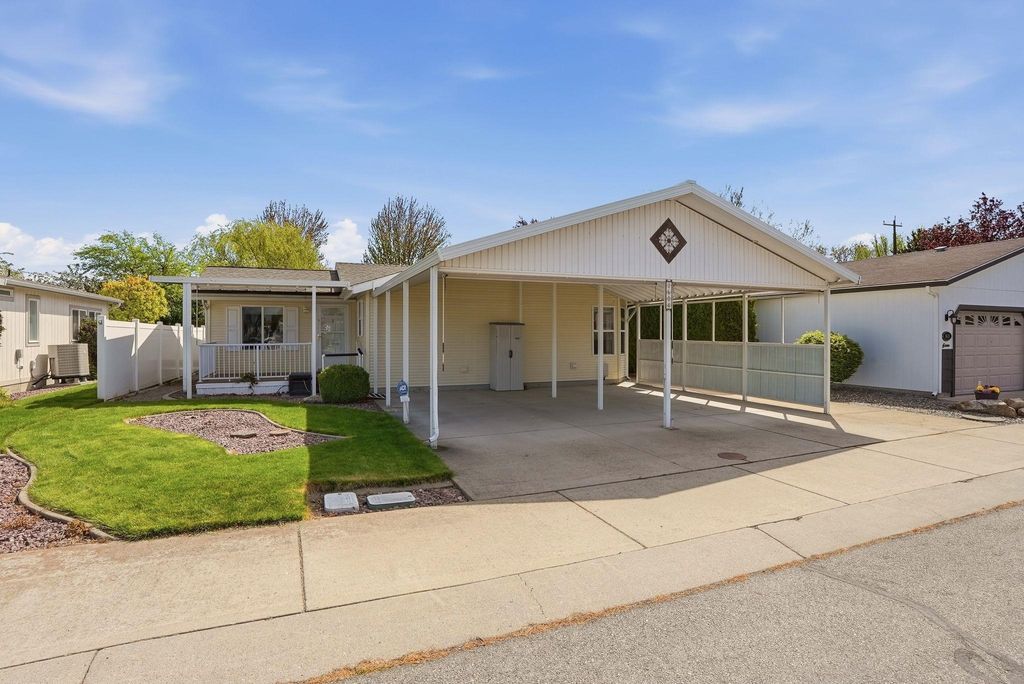 Photo of 1604 N Hodges Ln, Spokane Valley, WA 99016 (MLS # 202616466)