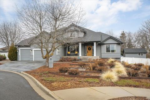 Photo of 2402 W Carolina Ct, Spokane, WA 99208 (MLS # 202612587)