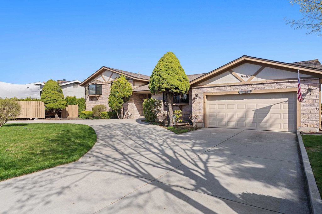 Photo of 7910 N Panorama Dr, Spokane, WA 99208 (MLS # 202616017)