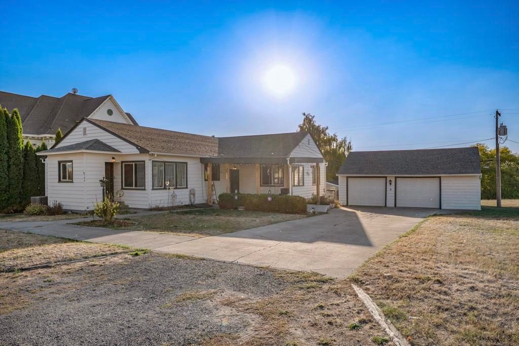 Photo of 105 S Howard St, Tekoa, WA 99033 (MLS # 202525432)
