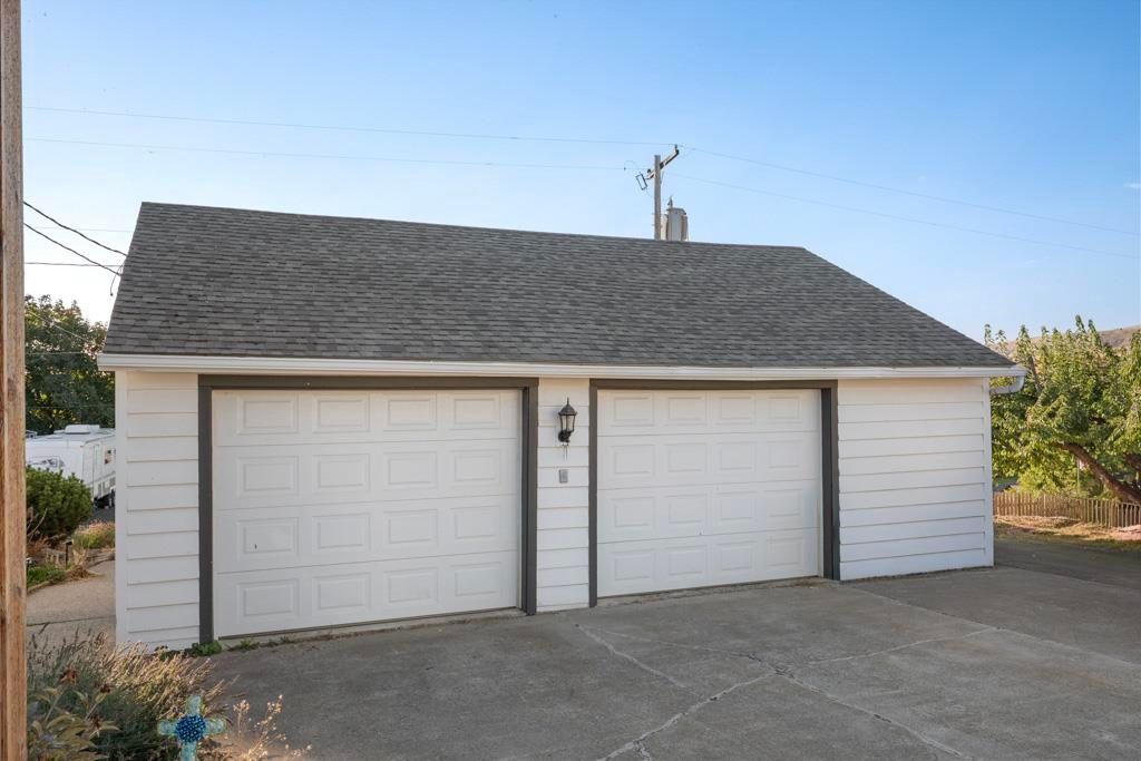 Photo of 105 S Howard St, Tekoa, WA 99033 (MLS # 202525432)