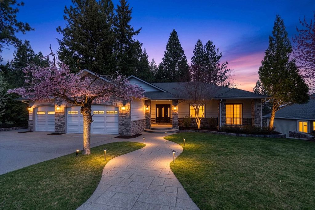 Photo of 15117 E East Ridge Ln, Veradale, WA 99037 (MLS # 202615859)