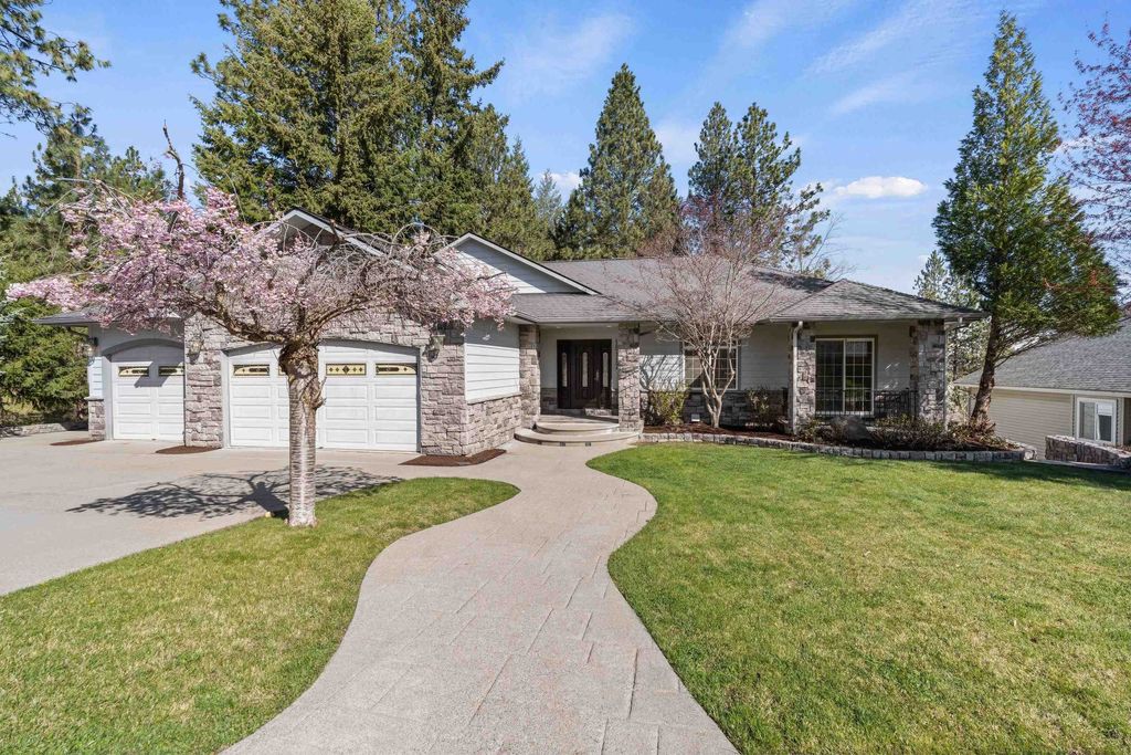 Photo of 15117 E East Ridge Ln, Veradale, WA 99037 (MLS # 202615859)