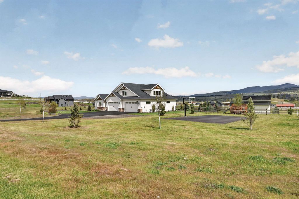 Photo of 3021 S Rodeo Dr, Greenacres, WA 99016 (MLS # 202616286)
