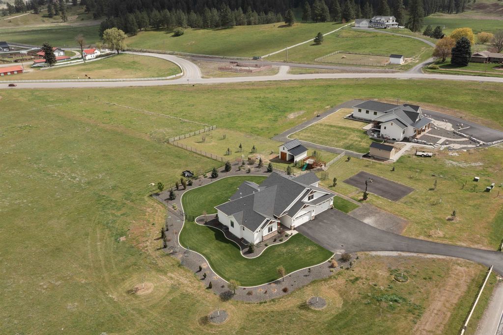 Photo of 3021 S Rodeo Dr, Greenacres, WA 99016 (MLS # 202616286)