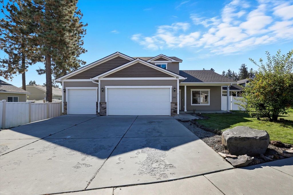 Photo of 9107 W Pirates Ct, Spokane, WA 99224 (MLS # 202525581)