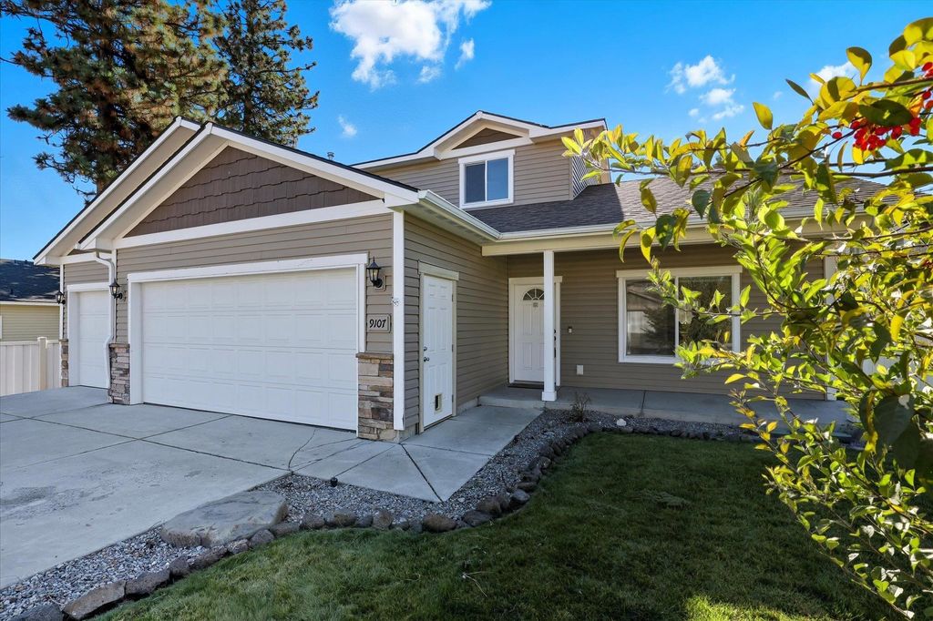 Photo of 9107 W Pirates Ct, Spokane, WA 99224 (MLS # 202525581)