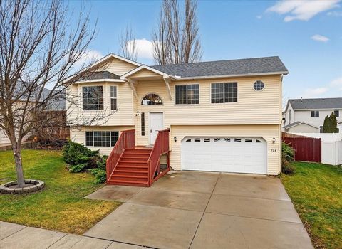 Photo of 728 E Joshua Dr, Medical Lake, WA 99022 (MLS # 202527729)