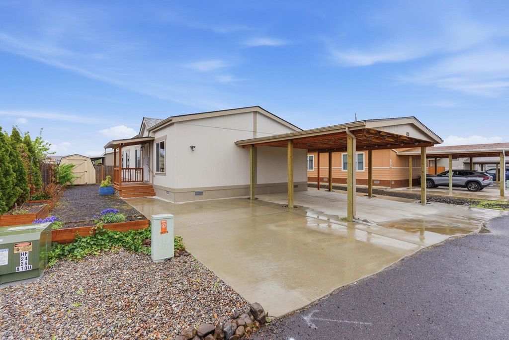 Photo of 10510 W Richland Rd, Cheney, WA 99004 (MLS # 202616167)