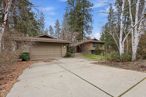 Photo of 1829 E PINECREST Rd, Spokane, WA 99203 (MLS # 202614063)