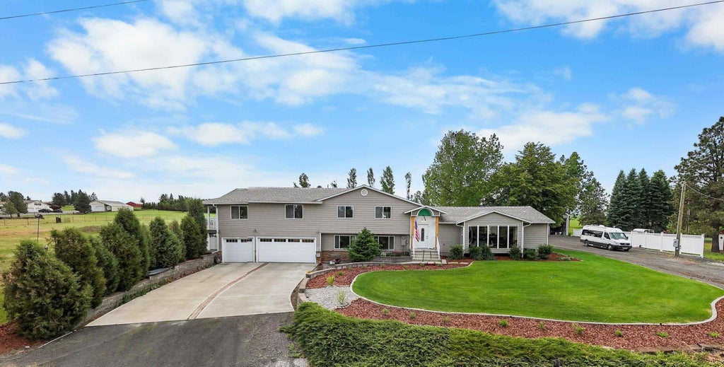 Photo of 10916 E Rinear Rd, Valleyford, WA 99036 (MLS # 202623469)