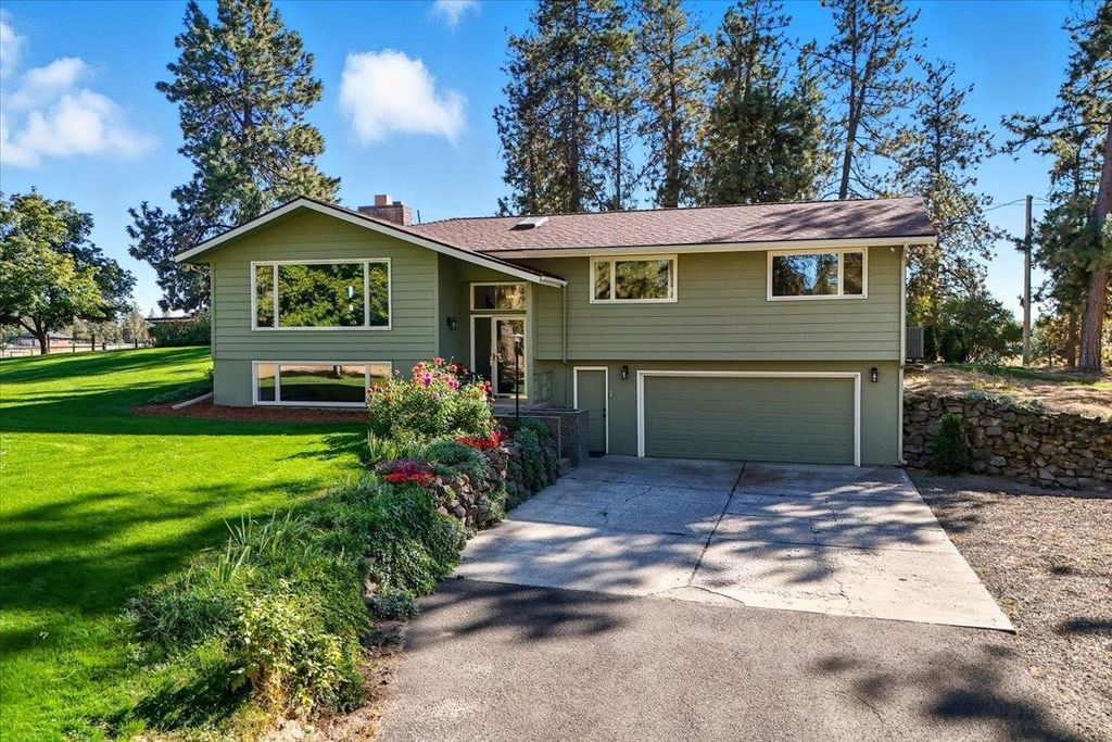 Photo of 817 W White Rd, Spokane, WA 99224 (MLS # 202616314)