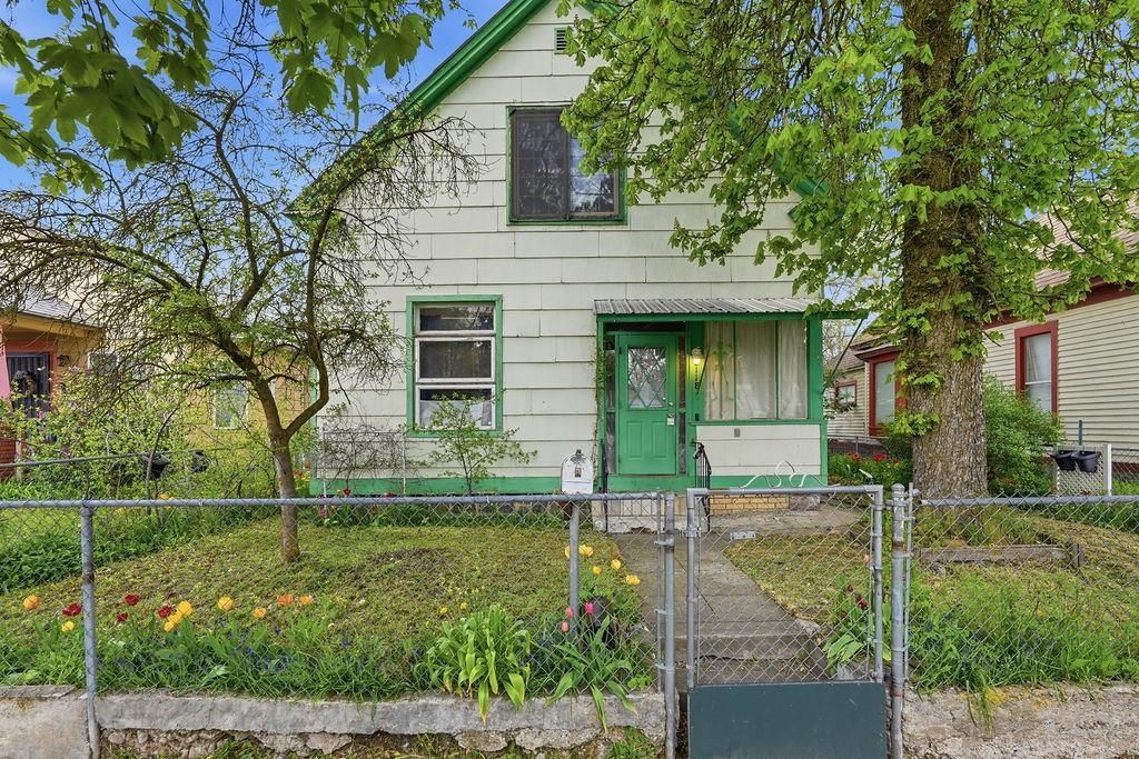 Photo of 2118 W Mallon Ave, Spokane, WA 99201 (MLS # 202616337)