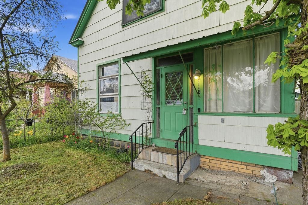 Photo of 2118 W Mallon Ave, Spokane, WA 99201 (MLS # 202616337)