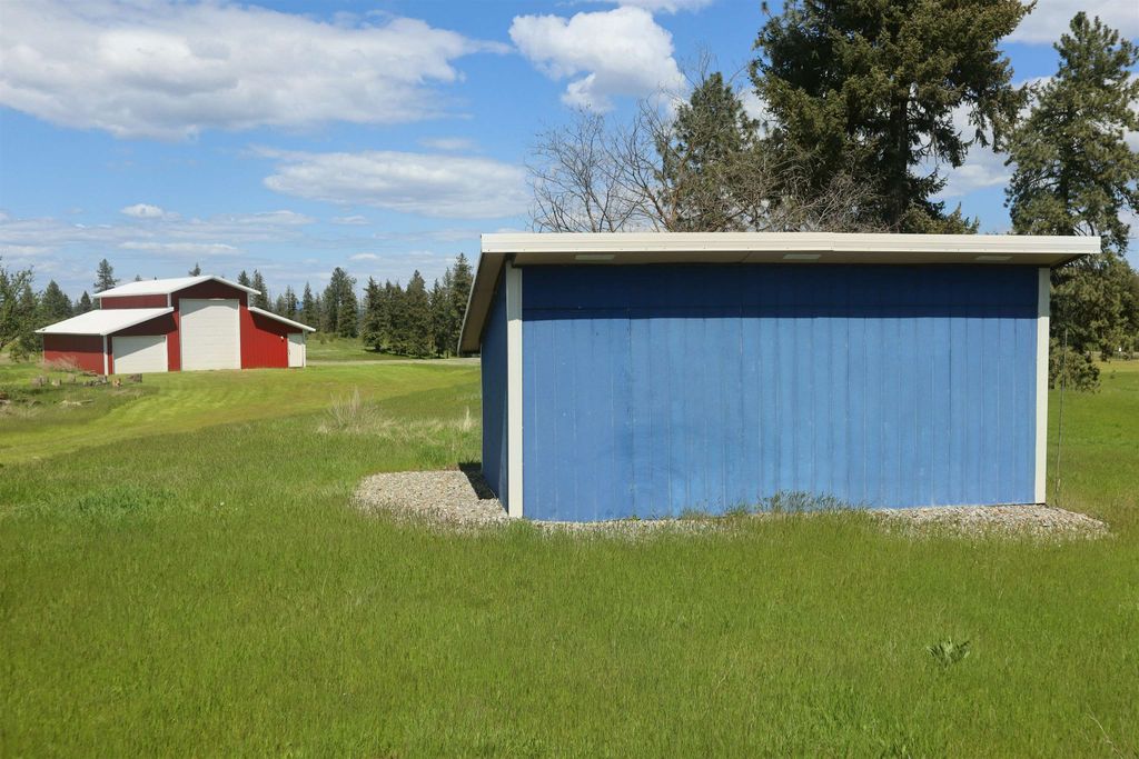 Photo of XXX Orchard Bluff Rd, Chattaroy, WA 99003 (MLS # 202616558)