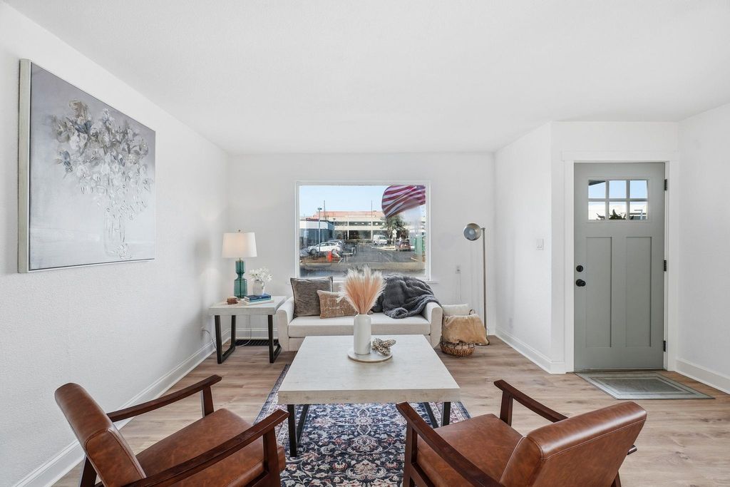 Photo of 18 E Hoffman Ave, Spokane, WA 99207 (MLS # 202610873)