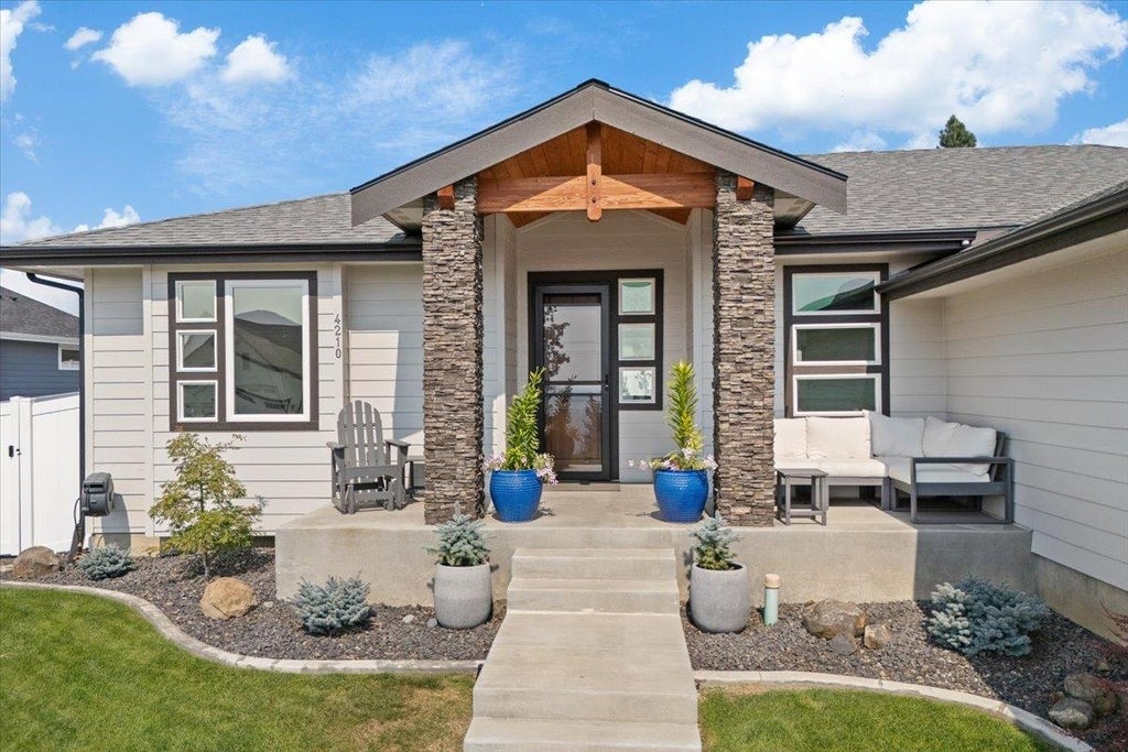 Photo of 4210 W Pine Cliff Dr, Spokane, WA 99208 (MLS # 202625804)