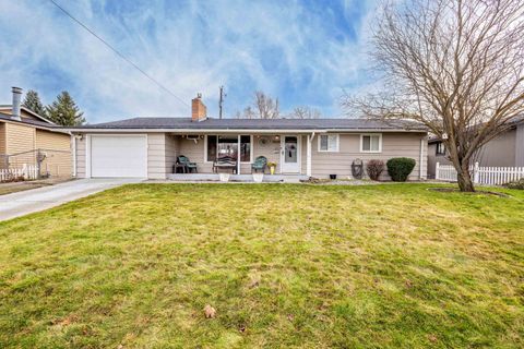 Photo of 7408 N CALKINS Dr, Spokane, WA 99208 (MLS # 202527639)