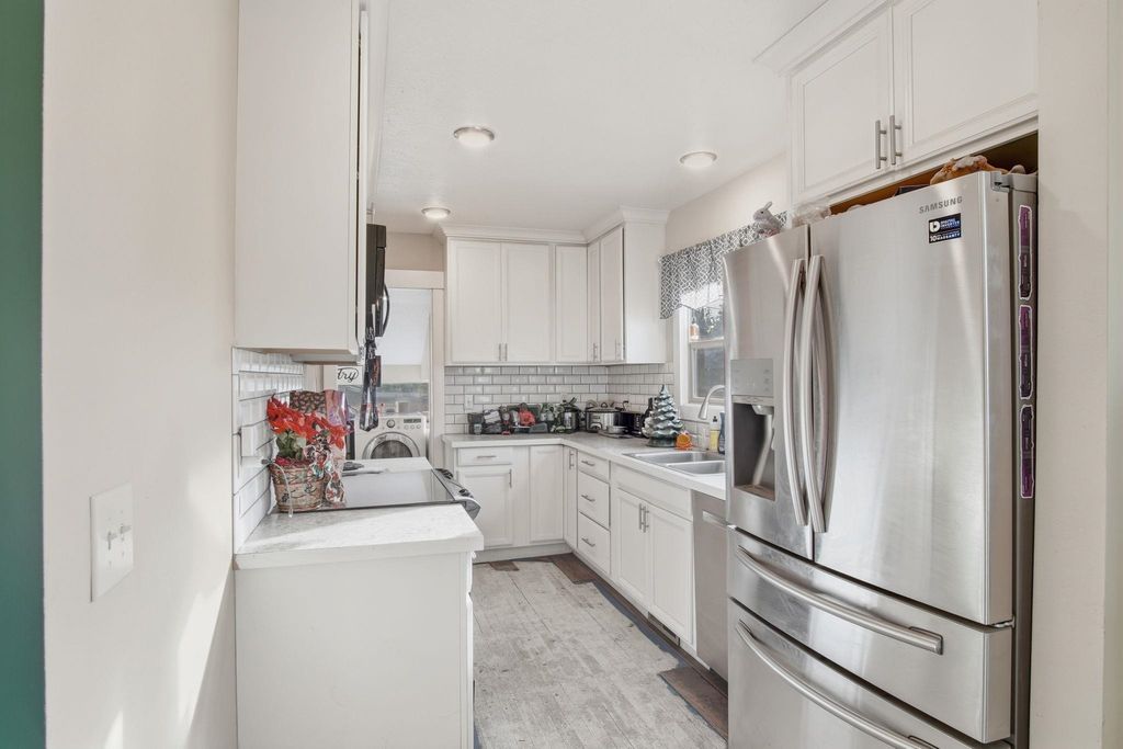 Photo of 311 W Carlisle Ave, Spokane, WA 99205 (MLS # 202525537)
