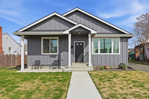 Photo of 1227 E Walton Ave, Spokane, WA 99207 (MLS # 202614705)