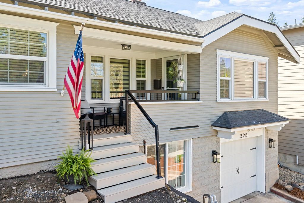 Photo of 326 E 20TH Ave, Spokane, WA 99203 (MLS # 202616061)