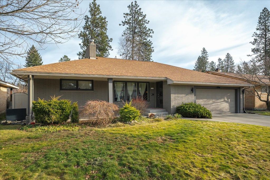 Photo of 3325 S Bernard St, Spokane, WA 99203 (MLS # 202610866)