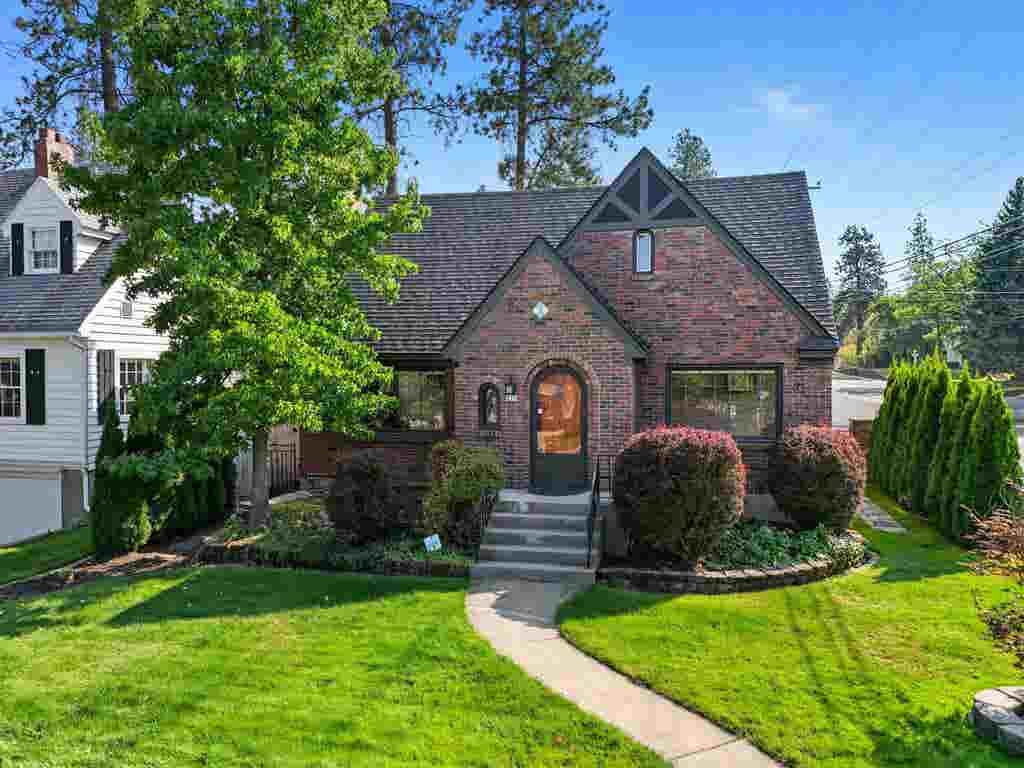 Photo of 227 W 26TH Ave, Spokane, WA 99203 (MLS # 202622254)