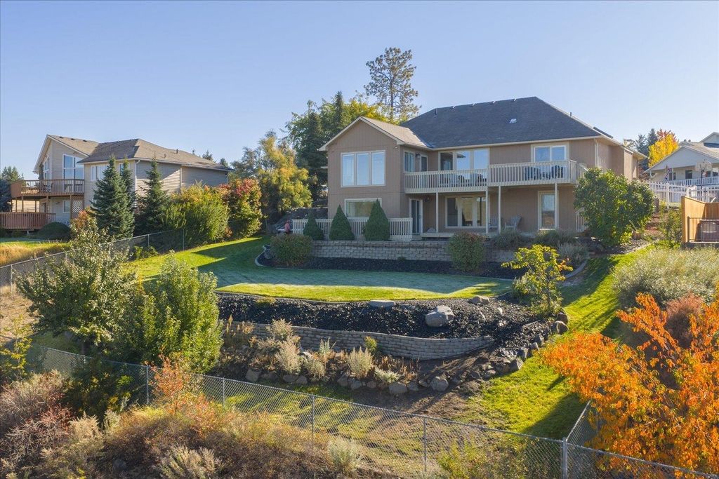 Photo of 11510 S Player Dr, Spokane, WA 99223 (MLS # 202525523)
