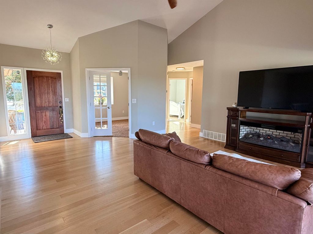 Photo of 11510 S Player Dr, Spokane, WA 99223 (MLS # 202525523)