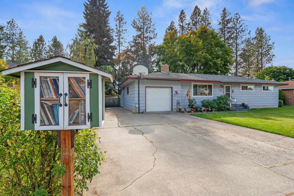 Photo of 3105 W Beacon Ave, Spokane, WA 99208 (MLS # 202625452)