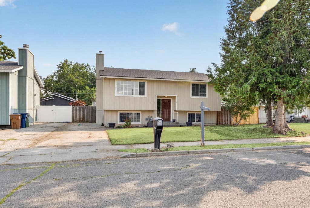 Photo of 4212 E 24TH Ave, Spokane, WA 99223 (MLS # 202622289)