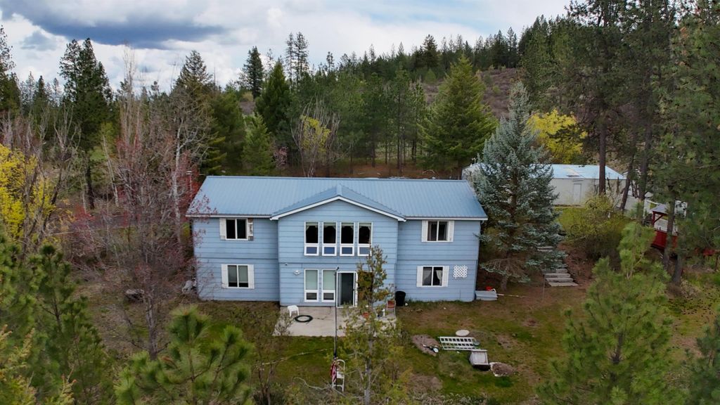 Photo of 15307 W Autumn Ln, Nine Mile Falls, WA 99026 (MLS # 202615641)