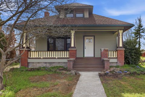 Photo of 1930 E Marshall Ave, Spokane, WA 99207 (MLS # 202614842)