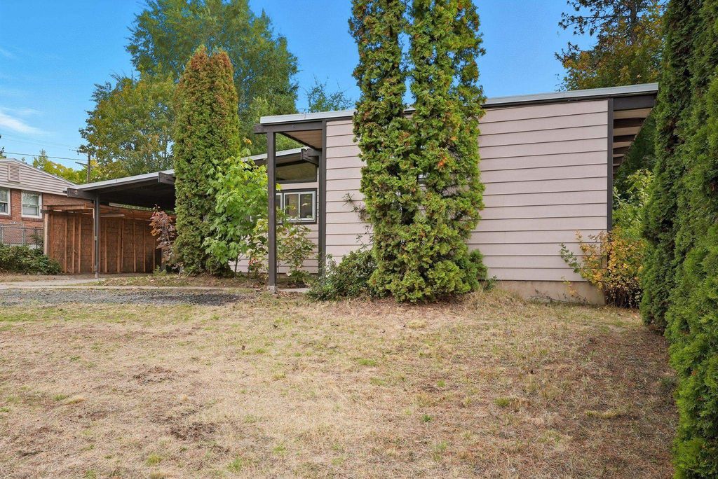 Photo of 3309 W Francis Ave, Spokane, WA 99205 (MLS # 202525425)