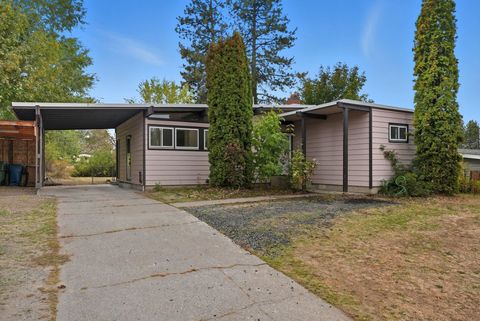 Photo of 3309 W Francis Ave, Spokane, WA 99205 (MLS # 202525425)