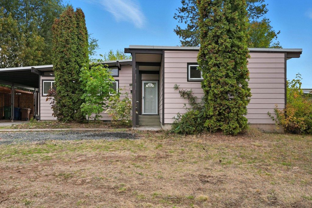 Photo of 3309 W Francis Ave, Spokane, WA 99205 (MLS # 202525425)