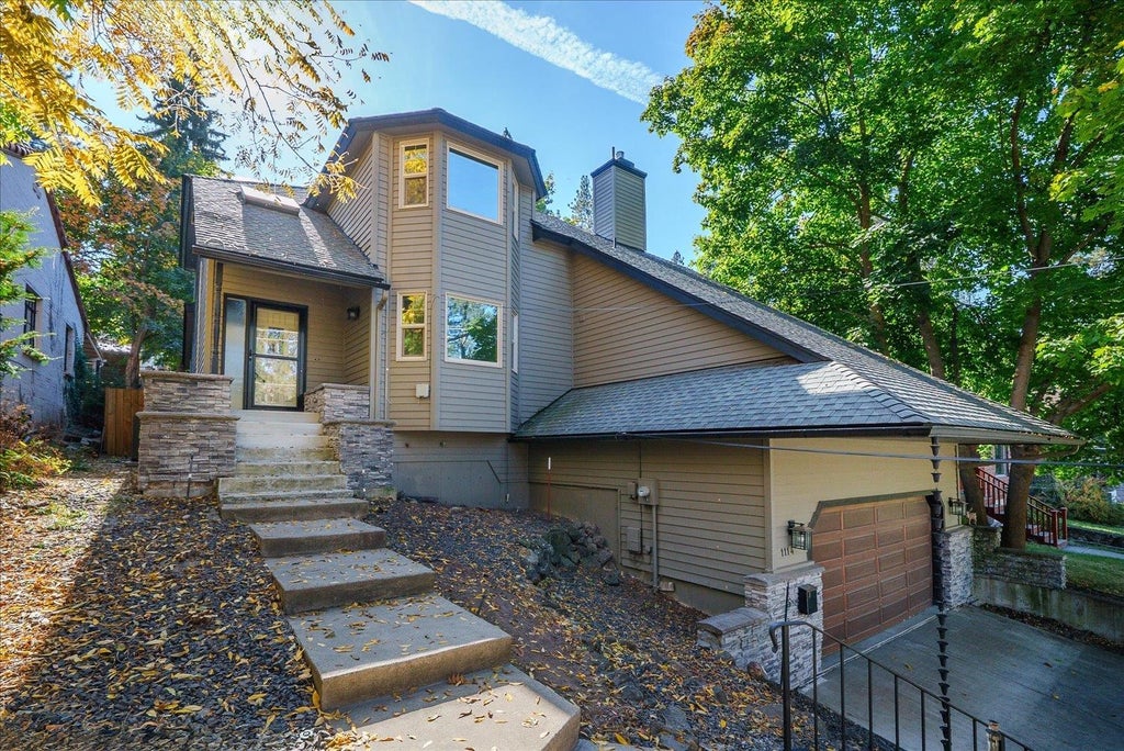 Photo of 1114 E 19th Ave, Spokane, WA 99203 (MLS # 202625527)