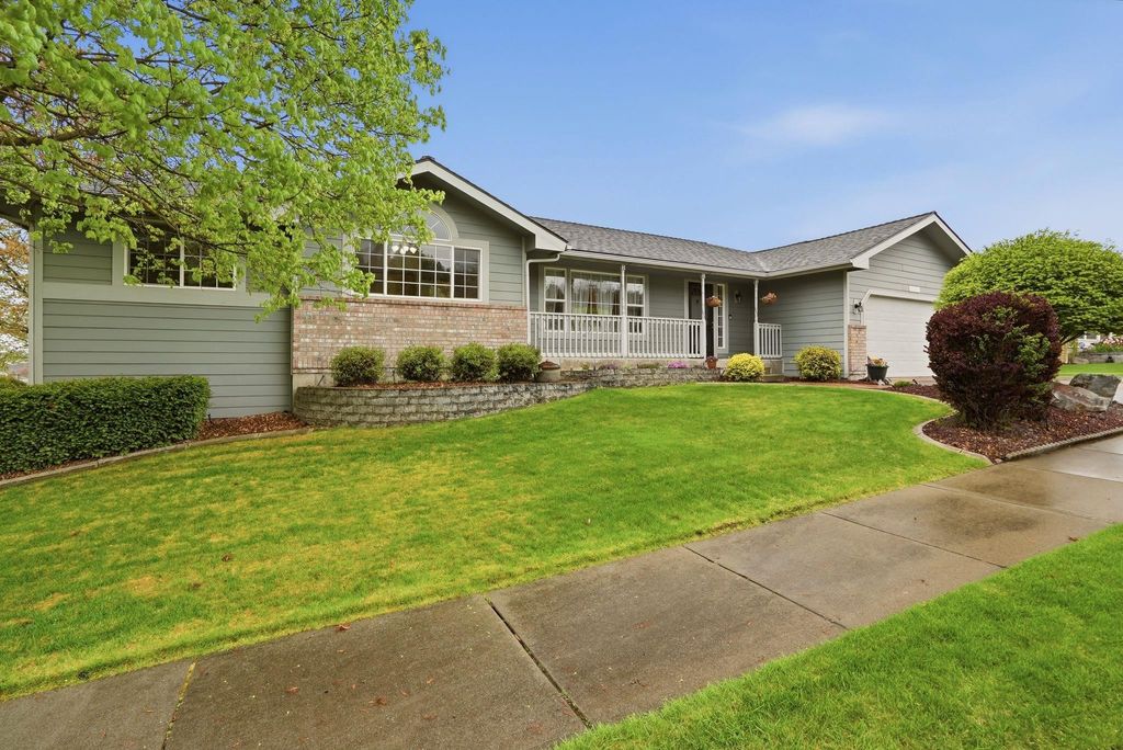 Photo of 10711 N Danbury St, Spokane, WA 99208 (MLS # 202616029)