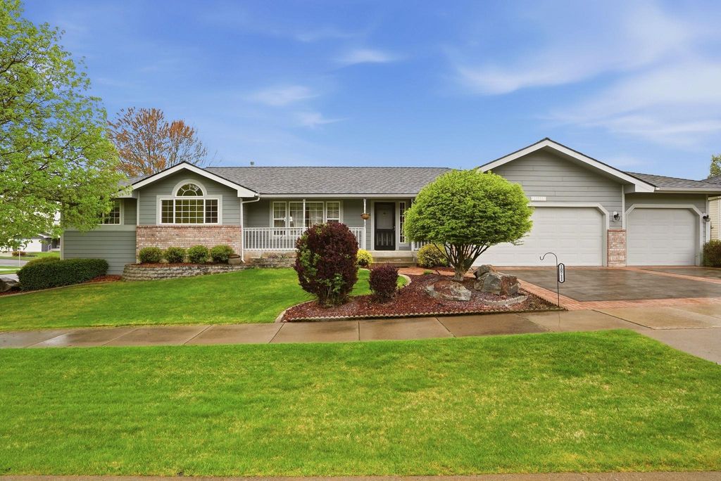 Photo of 10711 N Danbury St, Spokane, WA 99208 (MLS # 202616029)