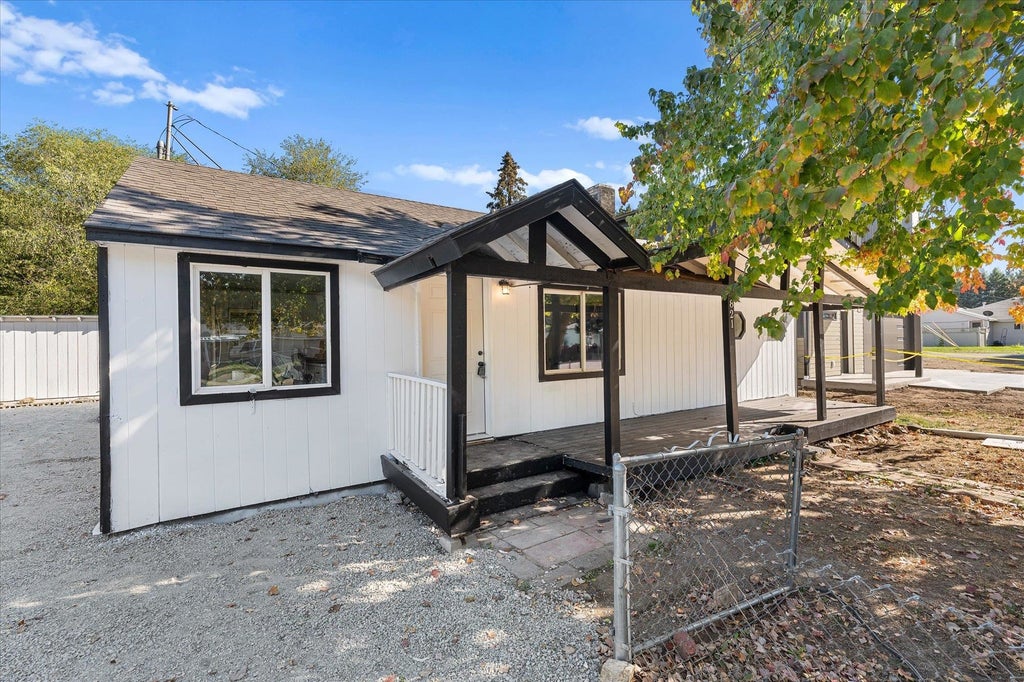 Photo of 821 S Chronicle St, Spokane Valley, WA 99212 (MLS # 202625517)