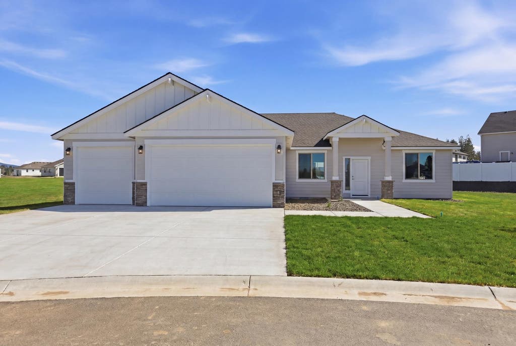 Photo of 1226 N Park Ct, Deer Park, WA 99006 (MLS # 202617055)