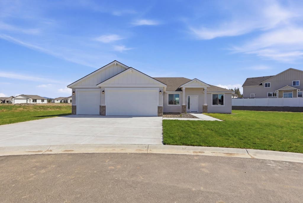 Photo of 1226 N Park Ct, Deer Park, WA 99006 (MLS # 202617055)