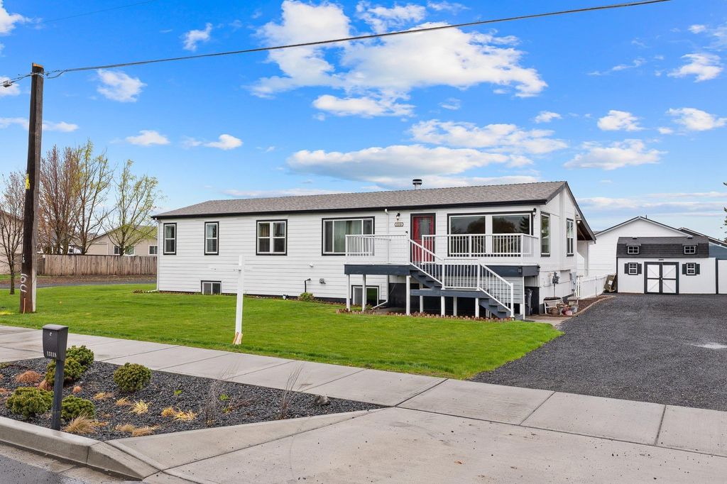 Photo of 13118 W 6TH Ave, Airway Heights, WA 99001 (MLS # 202615627)